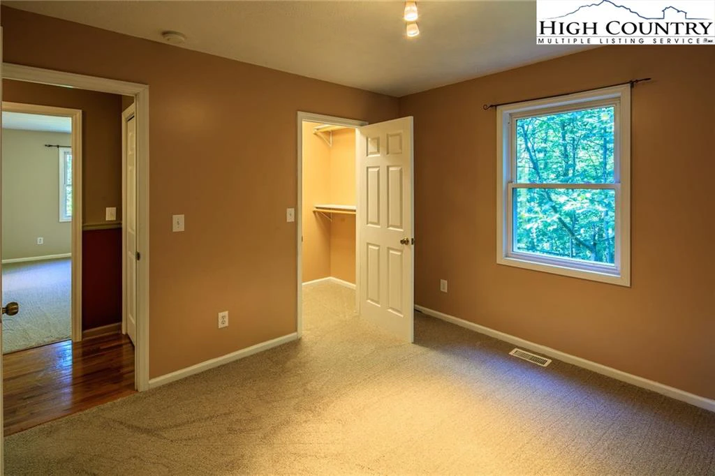 Image number 2 for the current listing