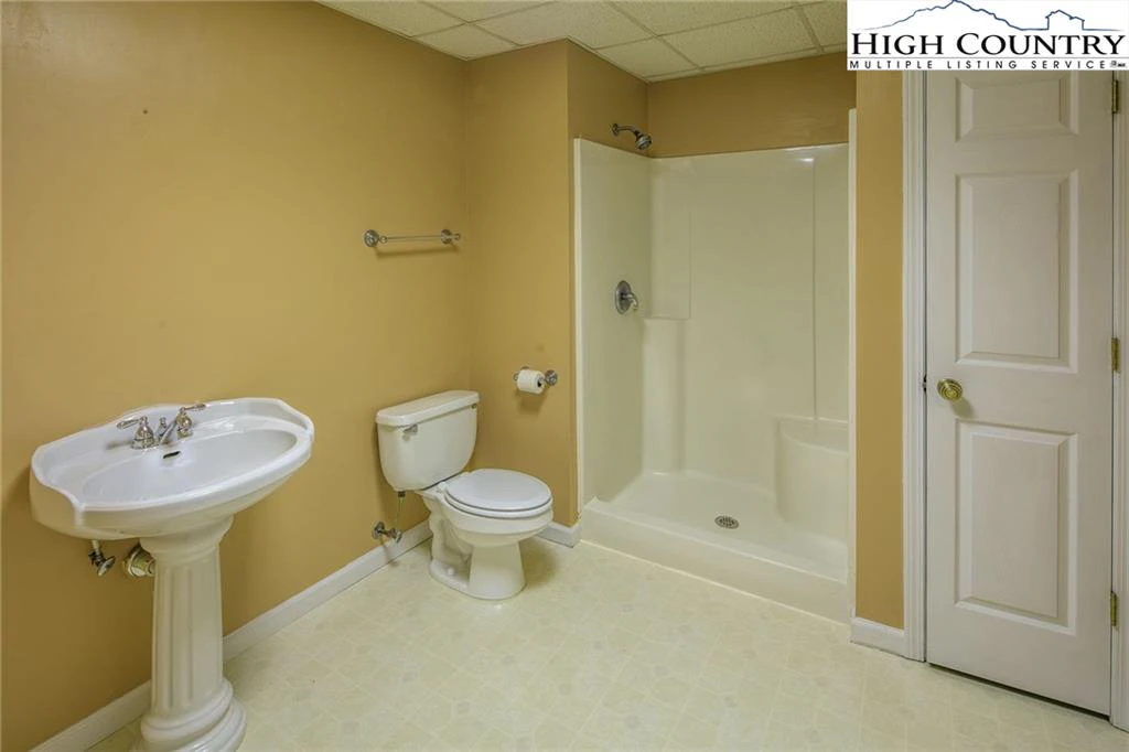 Image number 12 for the current listing