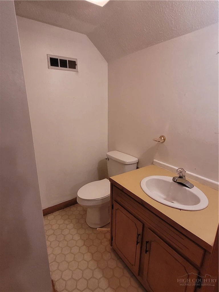 Image number 18 for the current listing