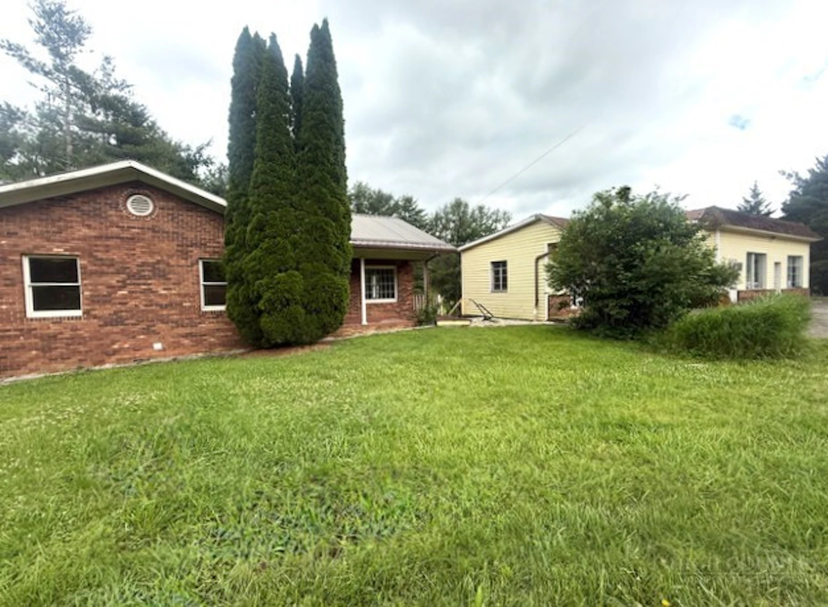 Image number 1 for the current listing