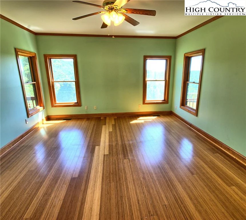 Image number 3 for the current listing