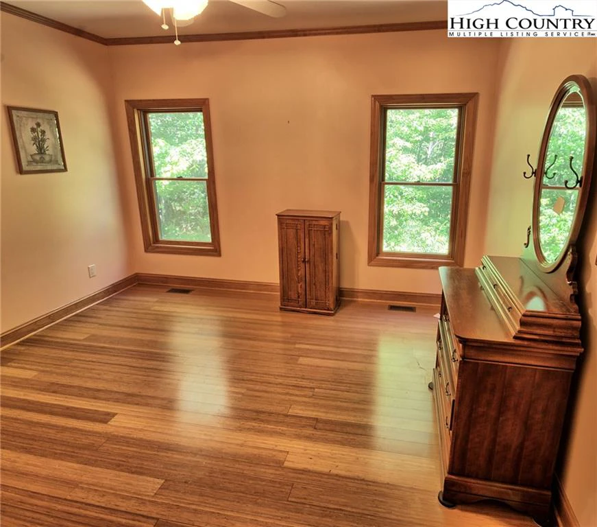 Image number 7 for the current listing