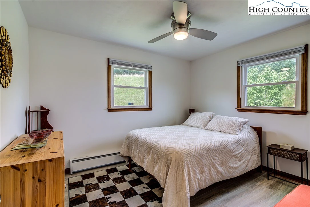 Image number 5 for the current listing