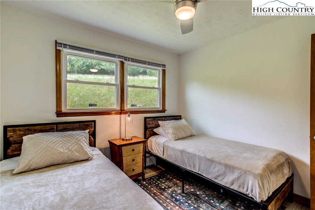 Image number 6 for the current listing