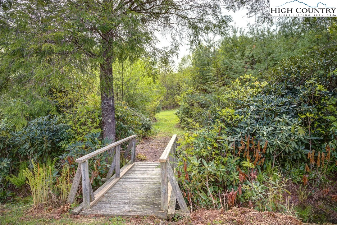 Image number 18 for the current listing