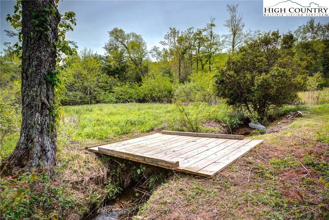 Image number 19 for the current listing