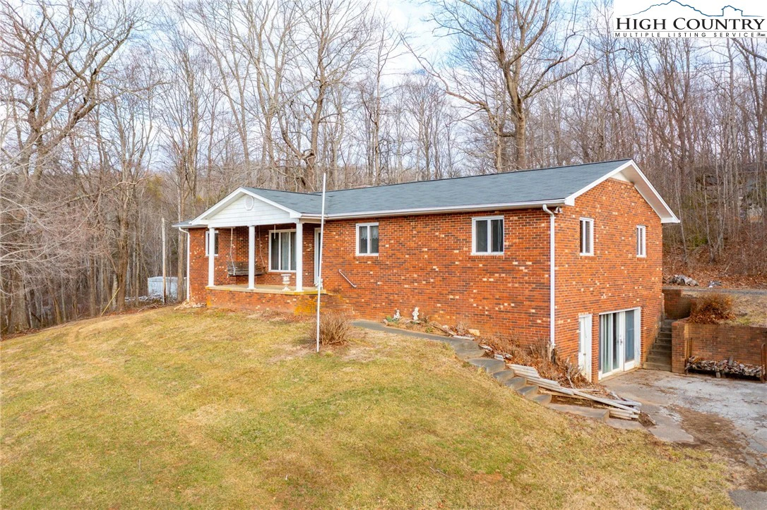 Image number 1 for the current listing