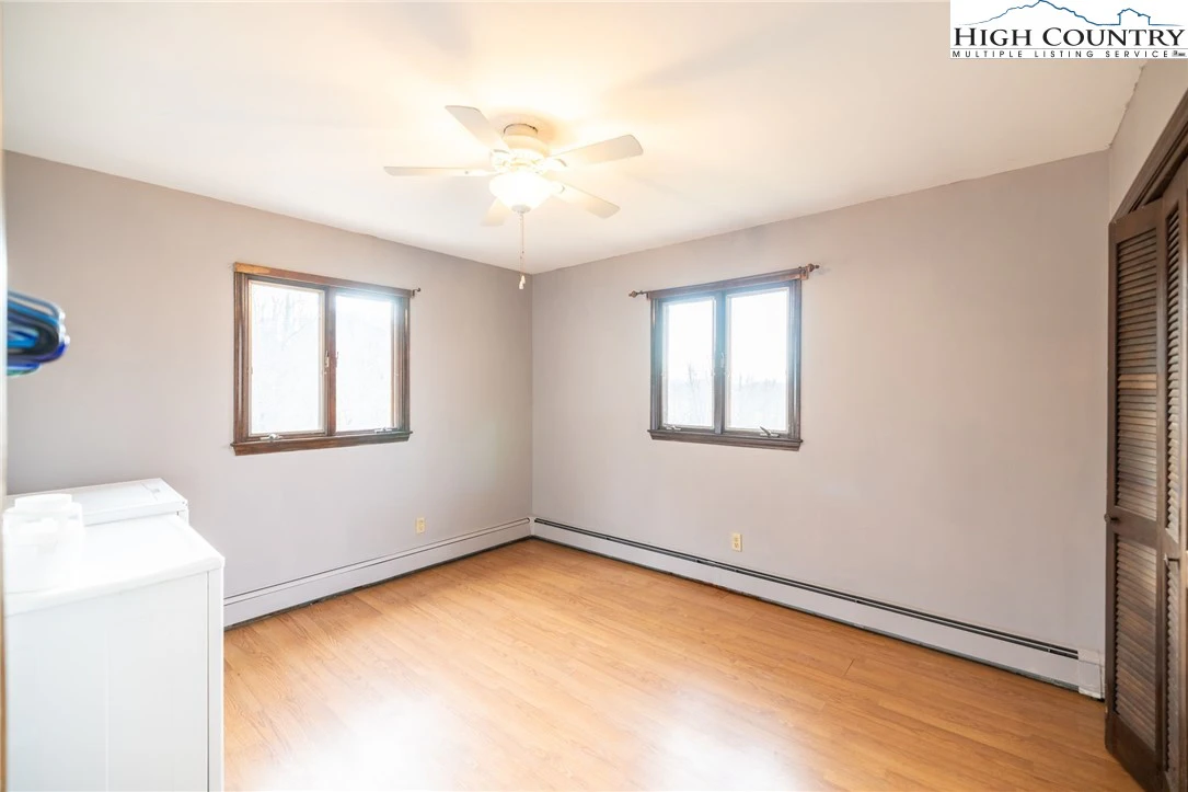 Image number 7 for the current listing