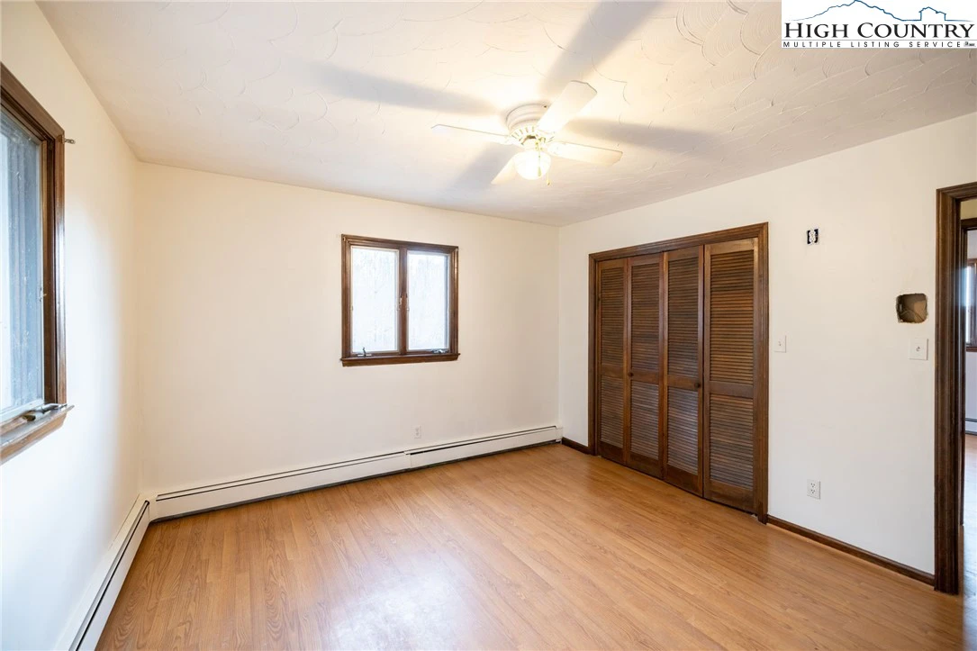 Image number 9 for the current listing