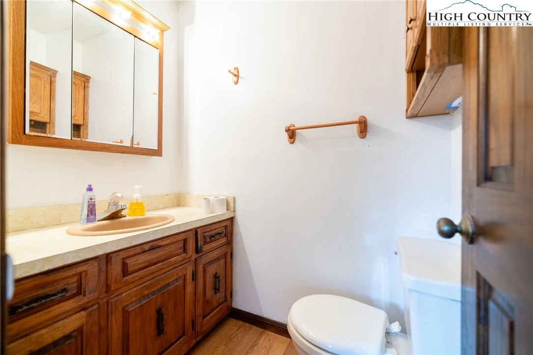 Image number 11 for the current listing