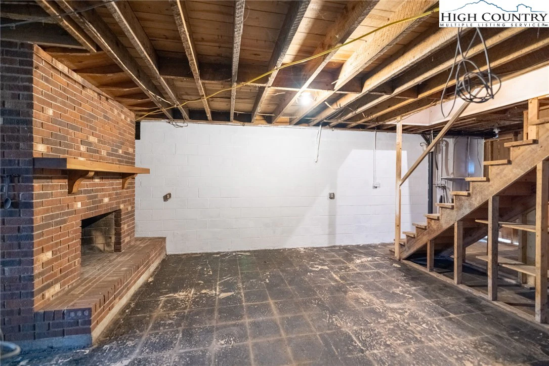 Image number 2 for the current listing
