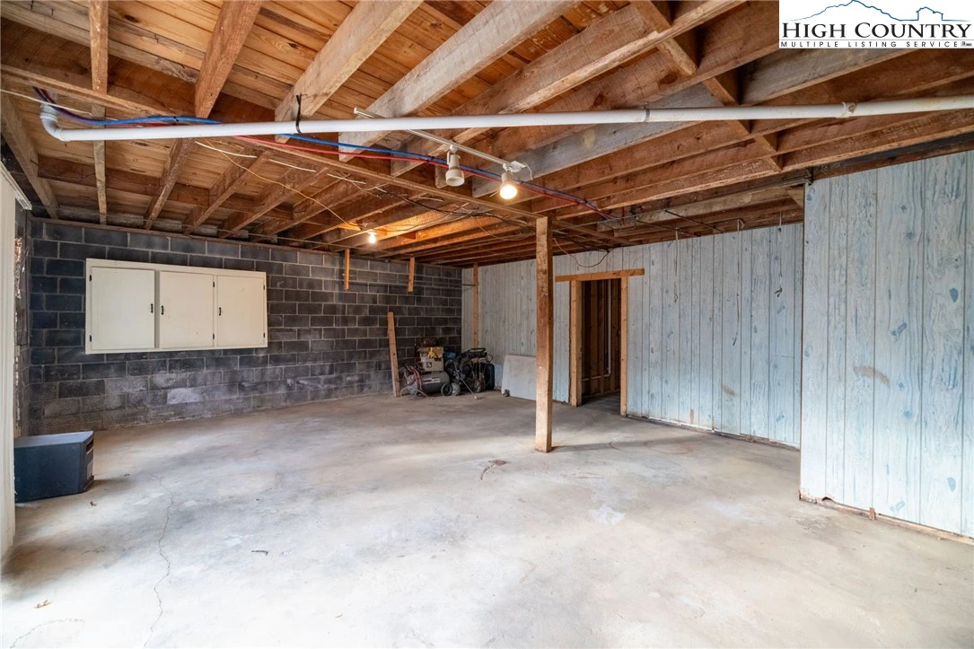 Image number 16 for the current listing