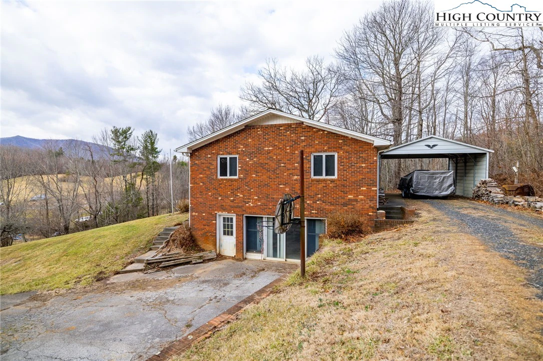 Image number 17 for the current listing
