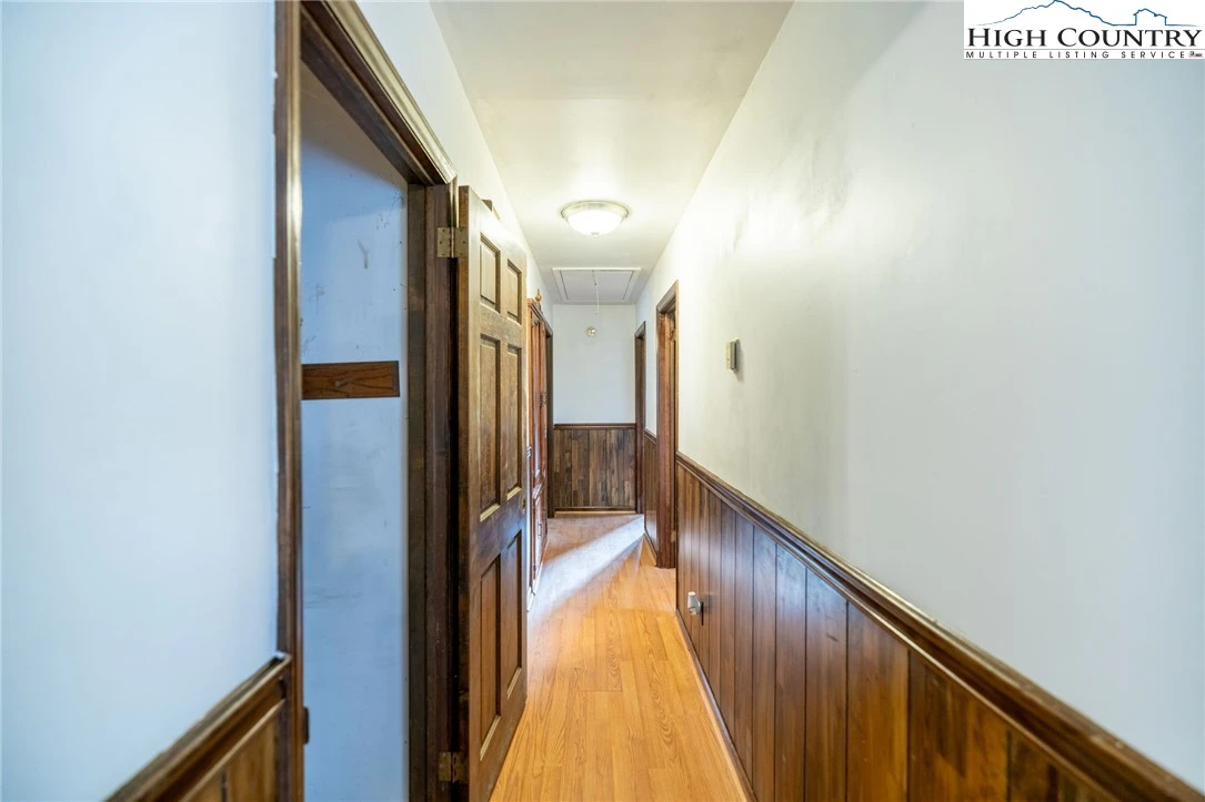 Image number 13 for the current listing