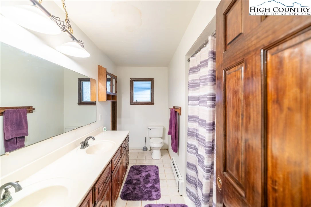 Image number 4 for the current listing