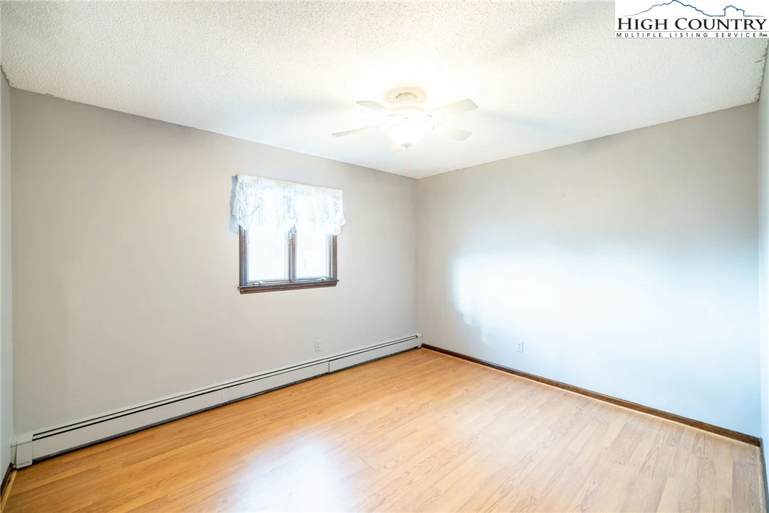 Image number 6 for the current listing