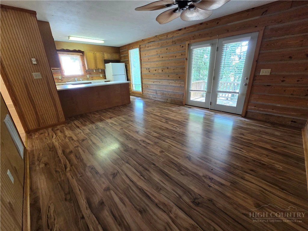Image number 4 for the current listing