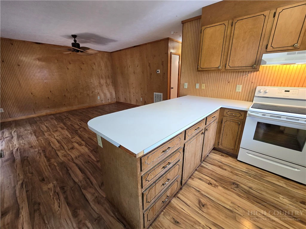 Image number 7 for the current listing