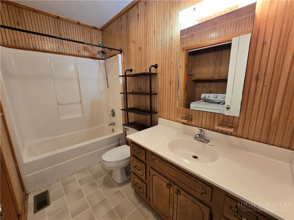 Image number 8 for the current listing