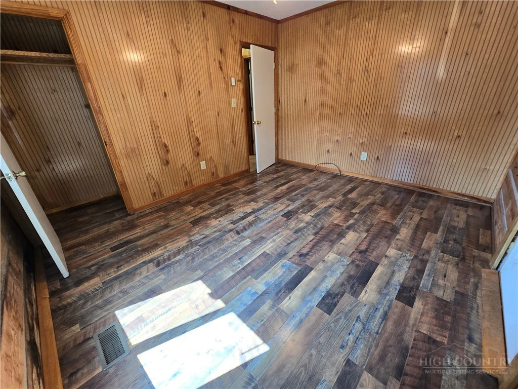 Image number 12 for the current listing