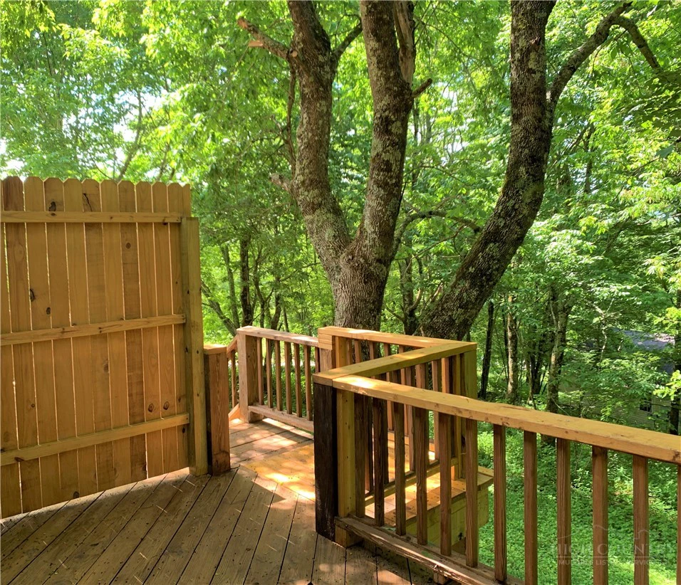 Image number 14 for the current listing