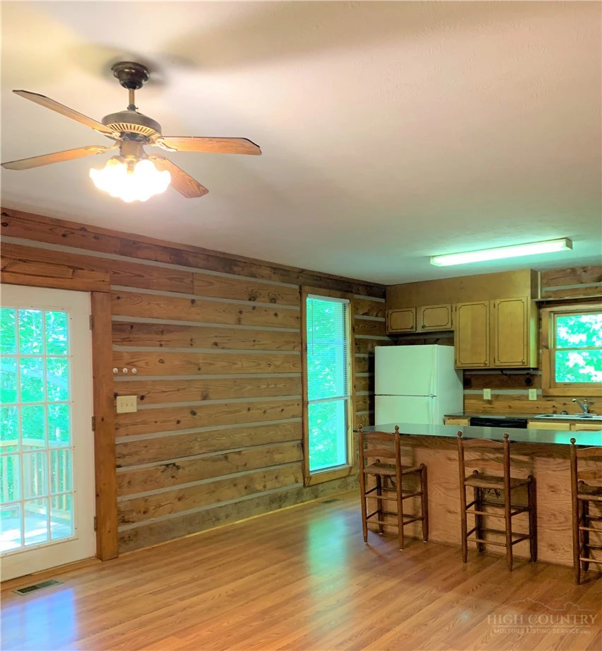 Image number 18 for the current listing