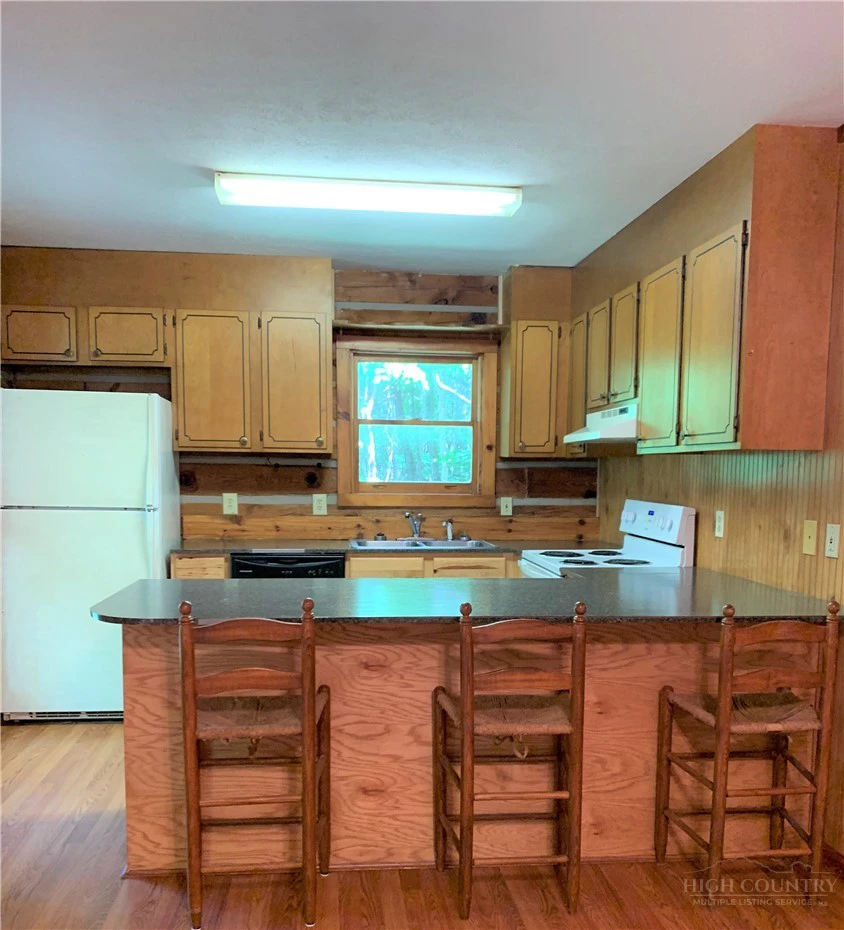 Image number 19 for the current listing