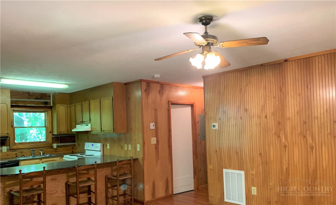 Image number 21 for the current listing