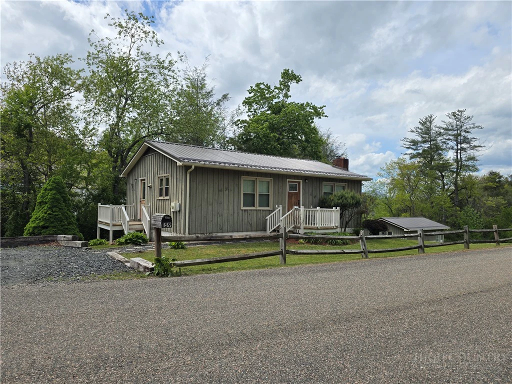 Image number 1 for the current listing