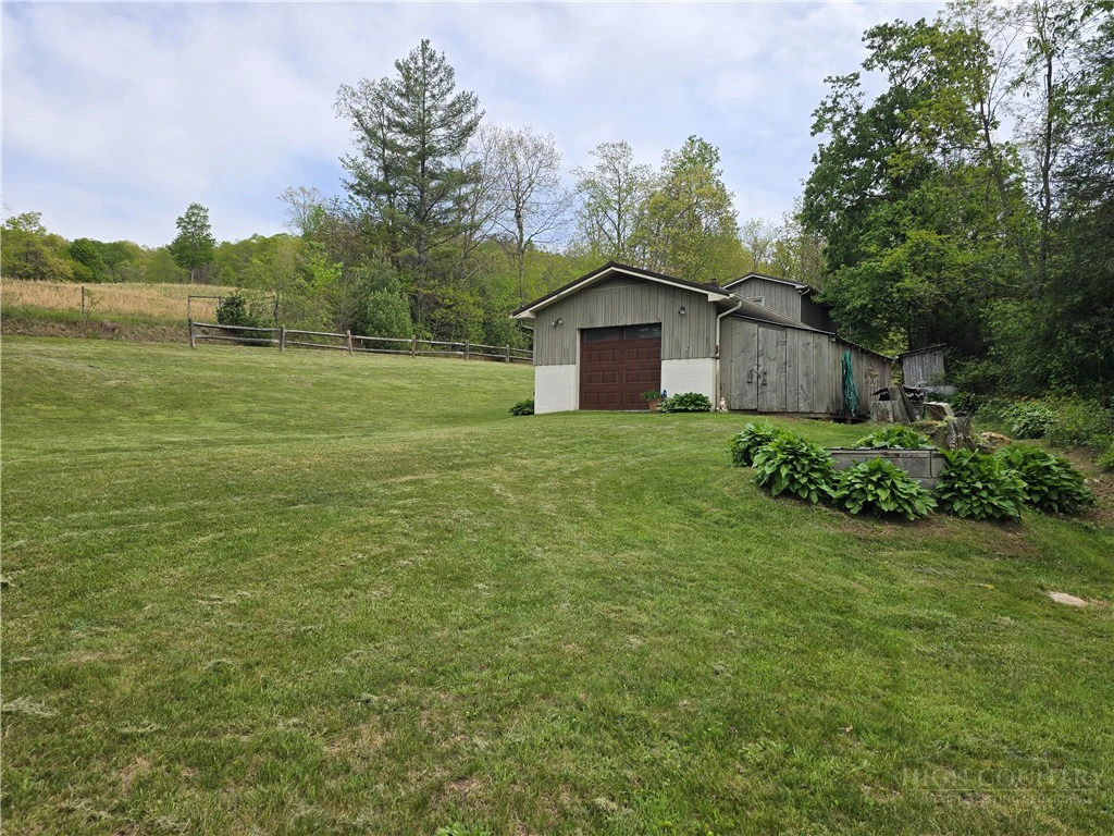 Image number 28 for the current listing