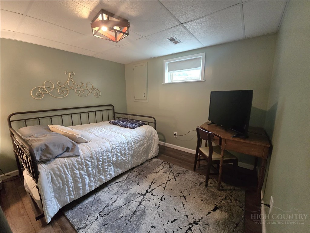 Image number 2 for the current listing