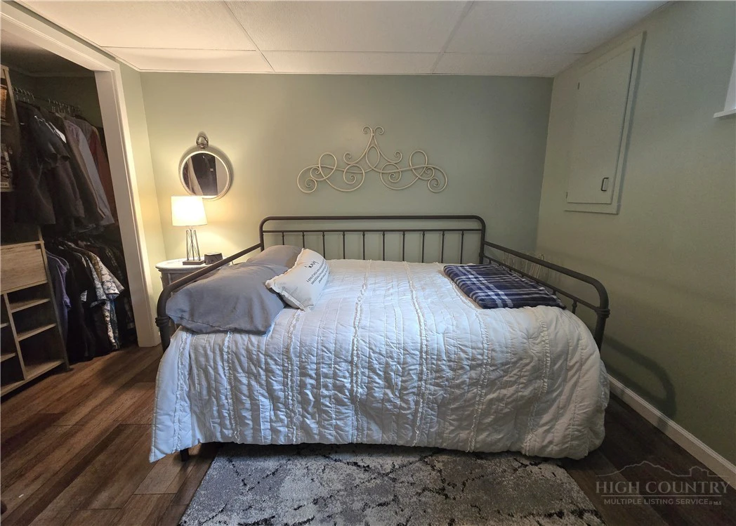 Image number 12 for the current listing