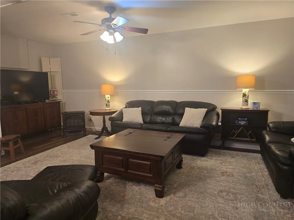 Image number 16 for the current listing