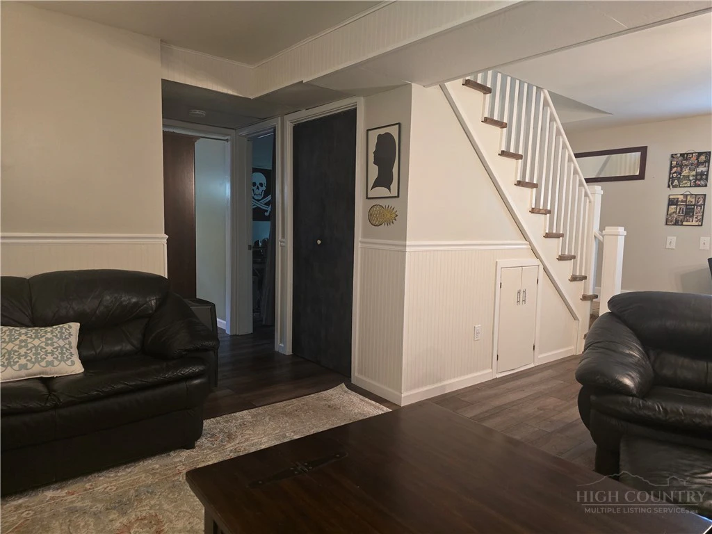 Image number 18 for the current listing
