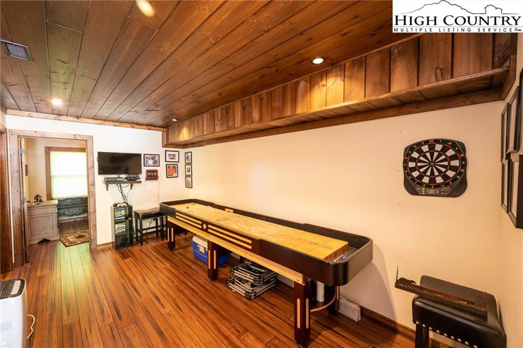 Image number 11 for the current listing