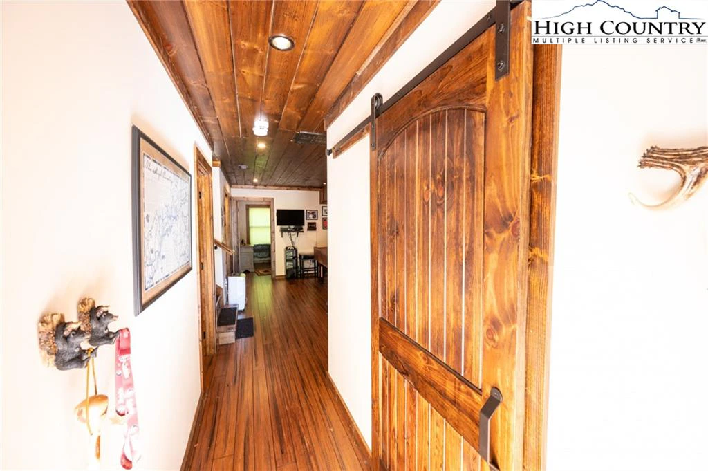 Image number 3 for the current listing