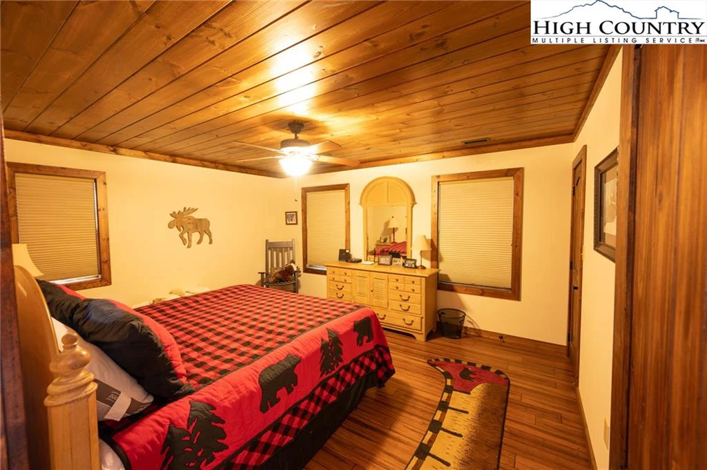 Image number 5 for the current listing