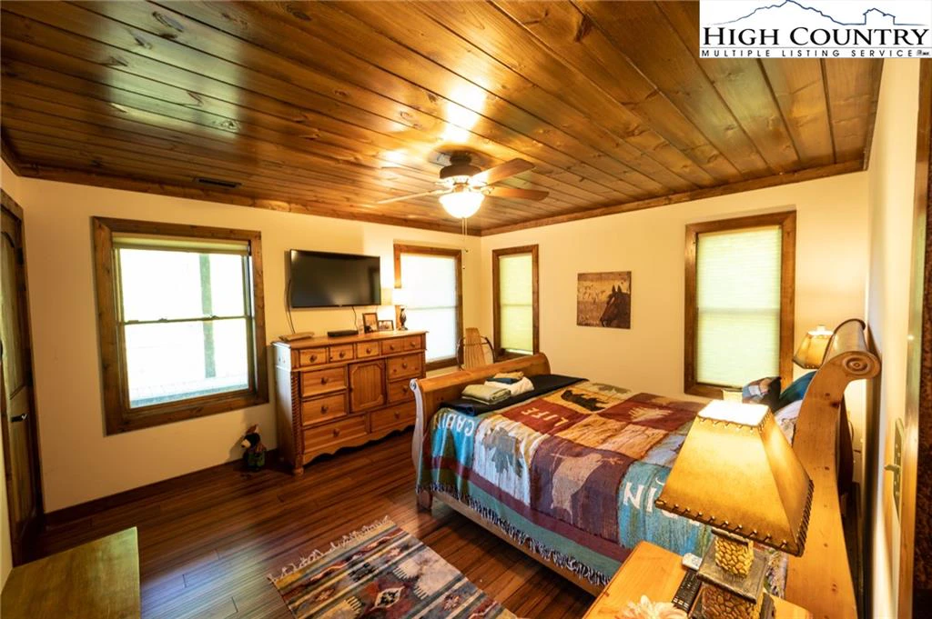 Image number 7 for the current listing