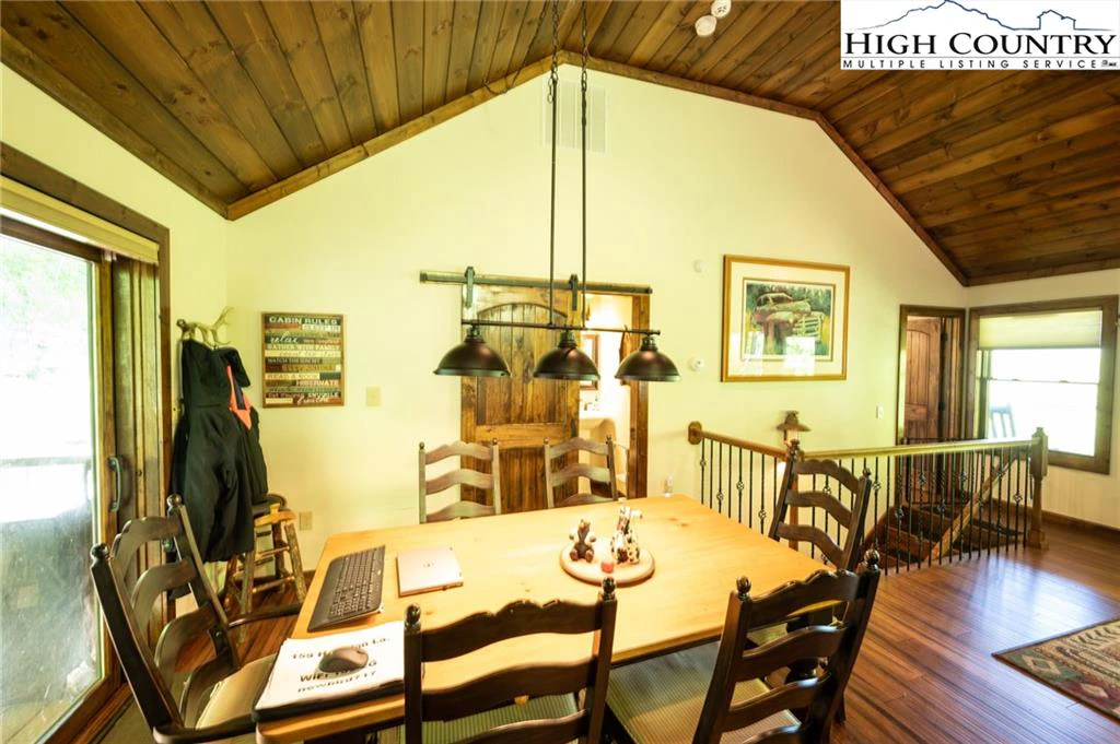 Image number 20 for the current listing