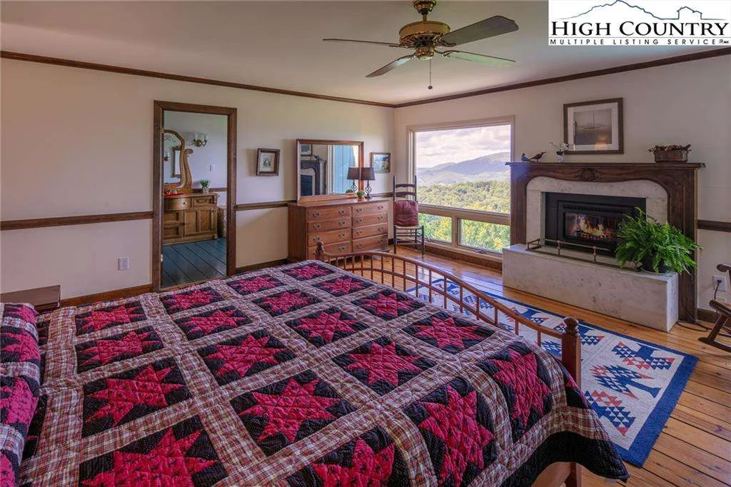 Image number 7 for the current listing