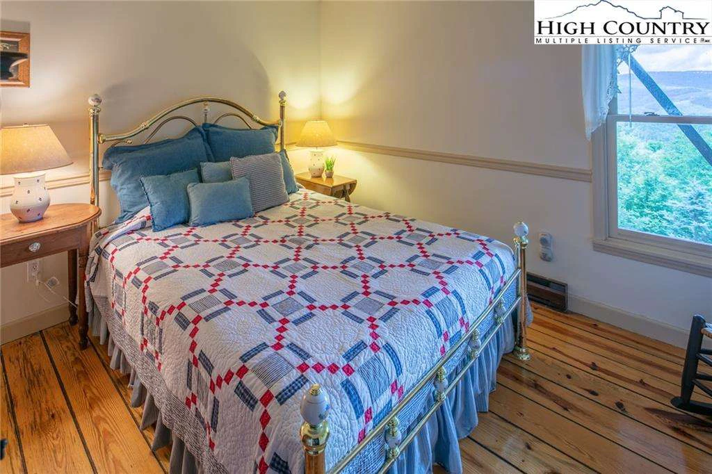 Image number 11 for the current listing