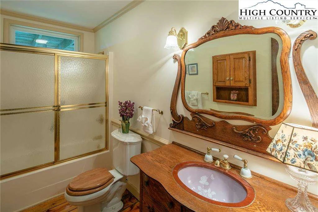 Image number 2 for the current listing