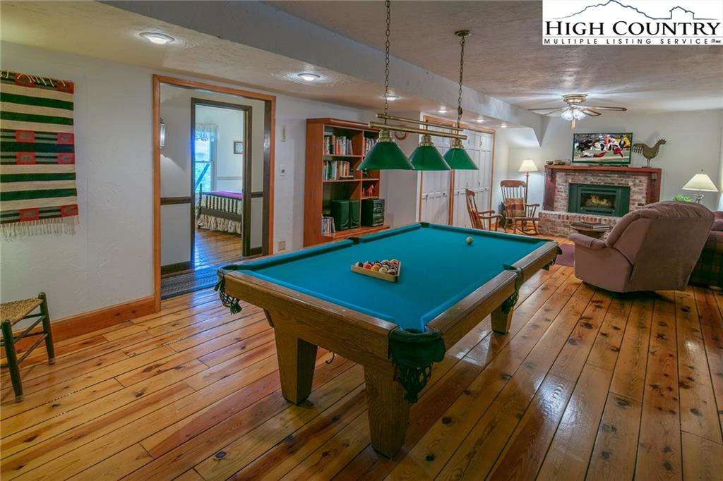 Image number 15 for the current listing