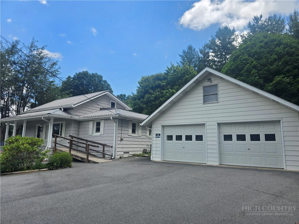 Image number 1 for the current listing
