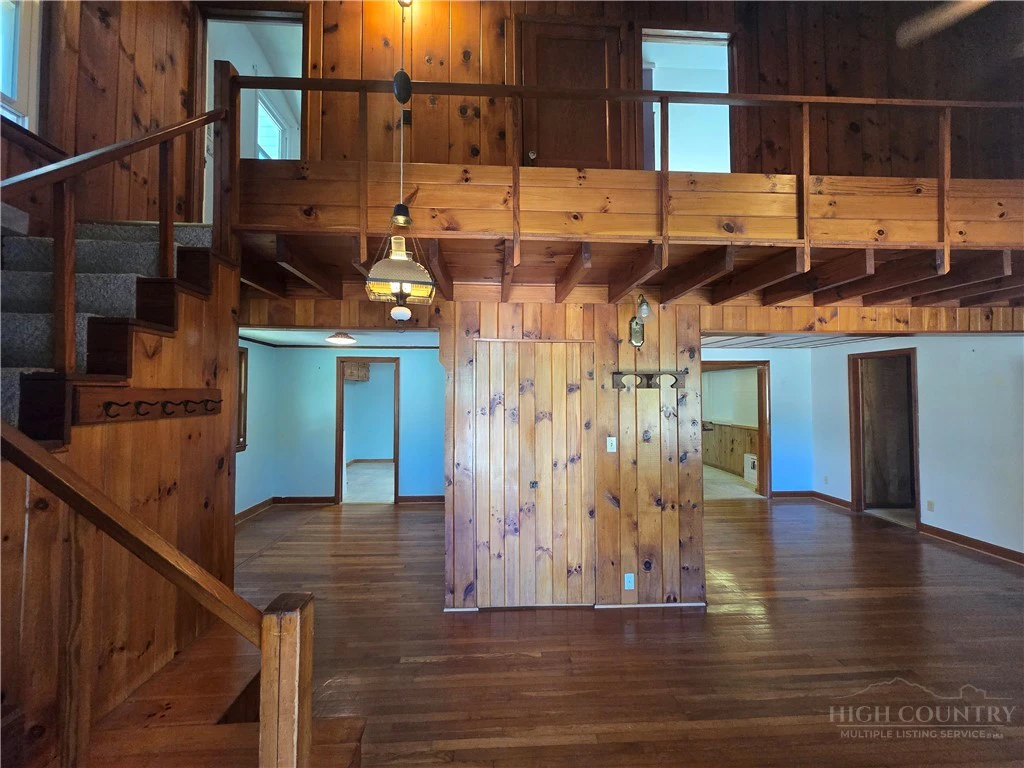 Image number 3 for the current listing