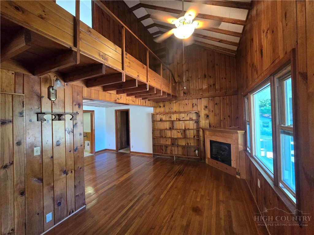 Image number 4 for the current listing