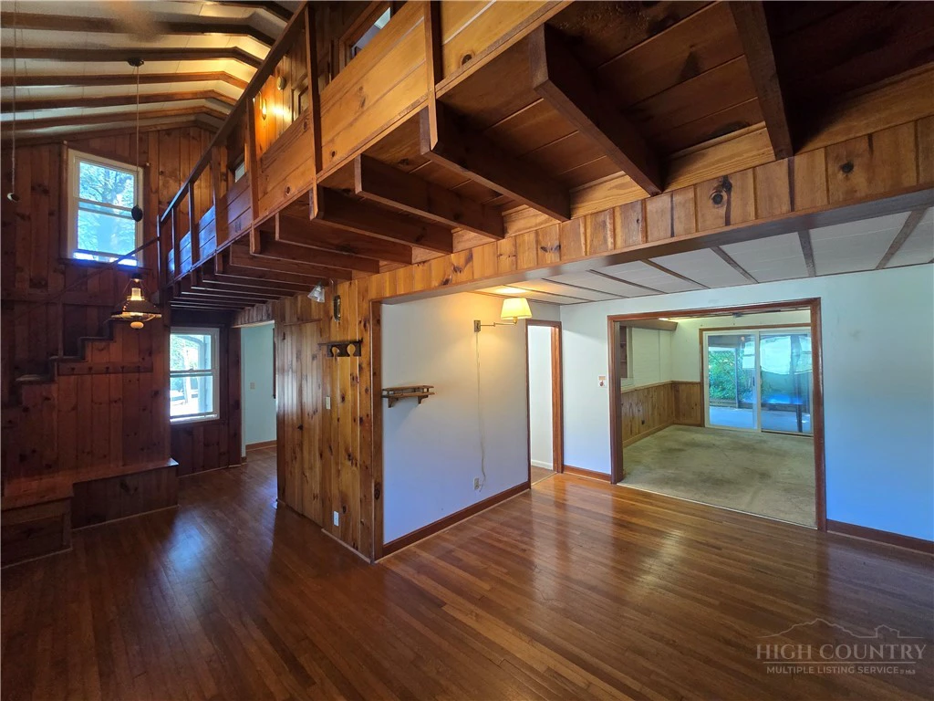 Image number 5 for the current listing