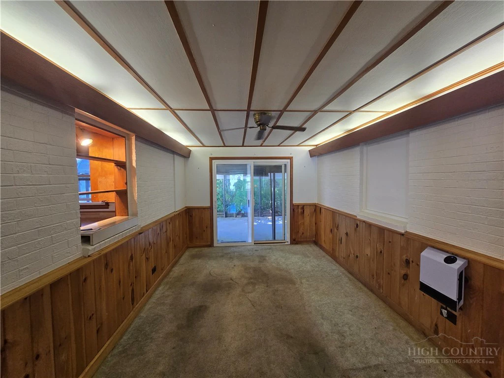 Image number 7 for the current listing