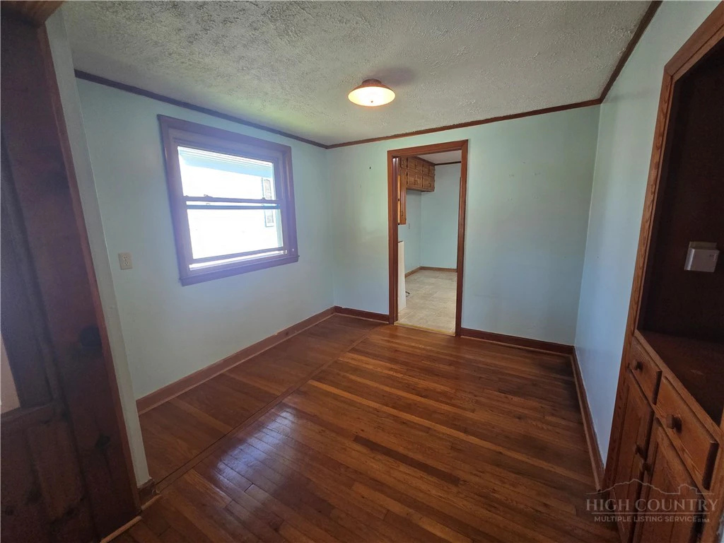 Image number 9 for the current listing