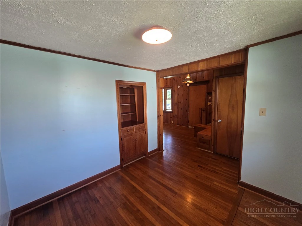 Image number 10 for the current listing